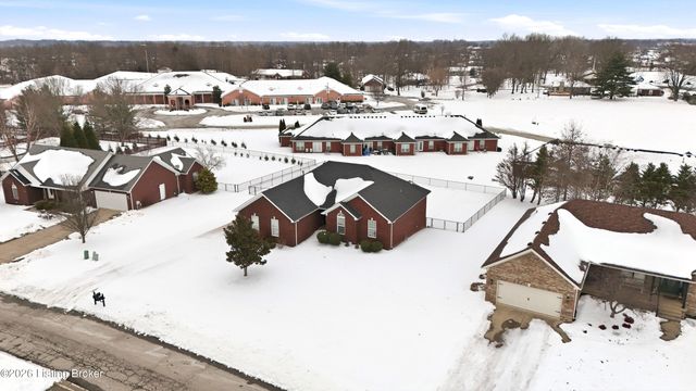 200 E Woodlake Cir, Mt Washington, KY 40047