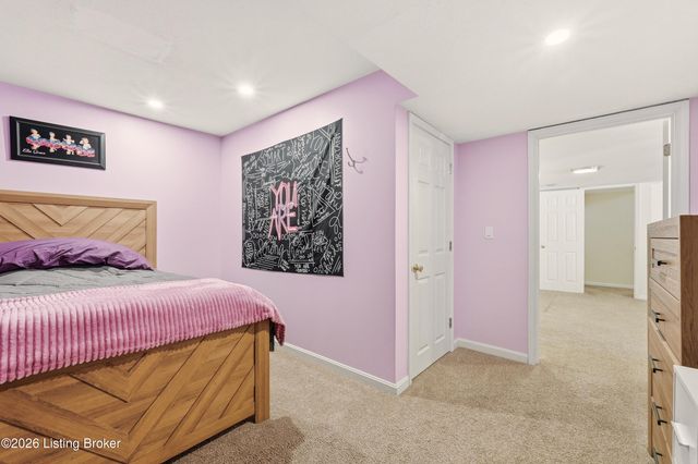 200 E Woodlake Cir, Mt Washington, KY 40047