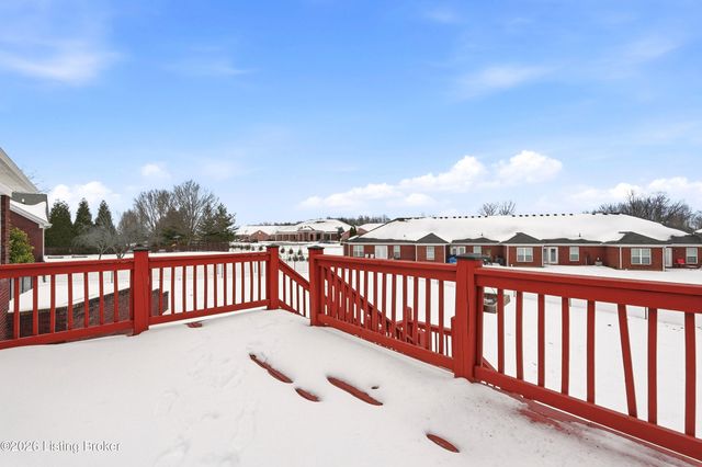 200 E Woodlake Cir, Mt Washington, KY 40047