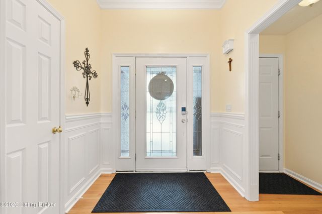 200 E Woodlake Cir, Mt Washington, KY 40047