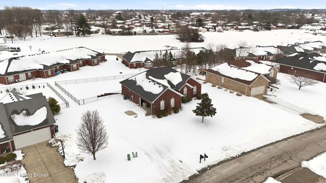 200 E Woodlake Cir, Mt Washington, KY 40047