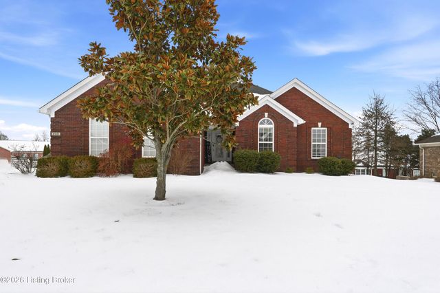 200 E Woodlake Cir, Mt Washington, KY 40047