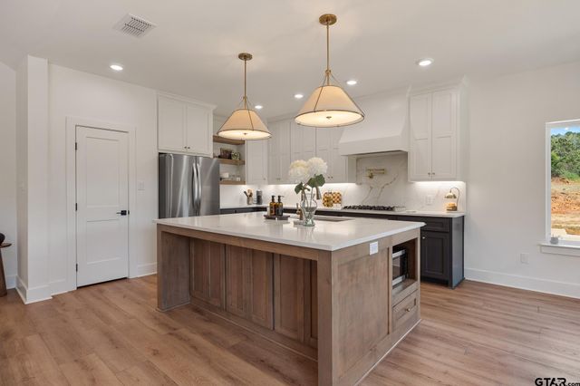 876 County Road 4120, Jacksonville, TX 75766