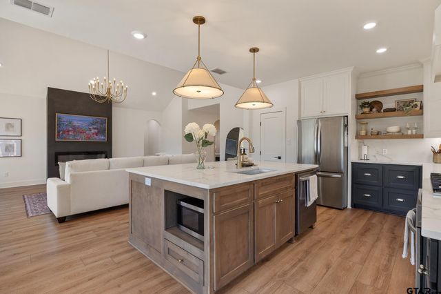 876 County Road 4120, Jacksonville, TX 75766