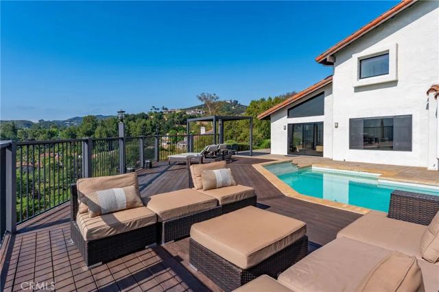4372 Park Vicente, Calabasas, CA 91302
