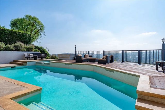 4372 Park Vicente, Calabasas, CA 91302