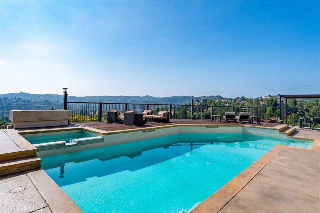 4372 Park Vicente, Calabasas, CA 91302