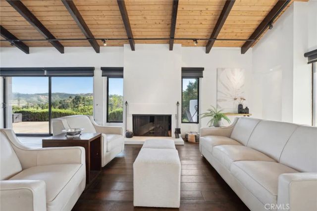 4372 Park Vicente, Calabasas, CA 91302