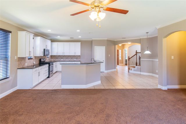 812 Goldenmist Drive, Little Elm, TX 75068