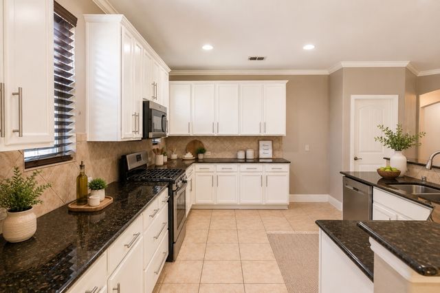 812 Goldenmist Drive, Little Elm, TX 75068