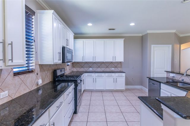 812 Goldenmist Drive, Little Elm, TX 75068