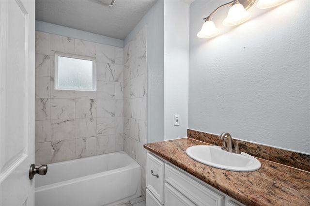 1011 E 39th Street, Houston, TX 77022