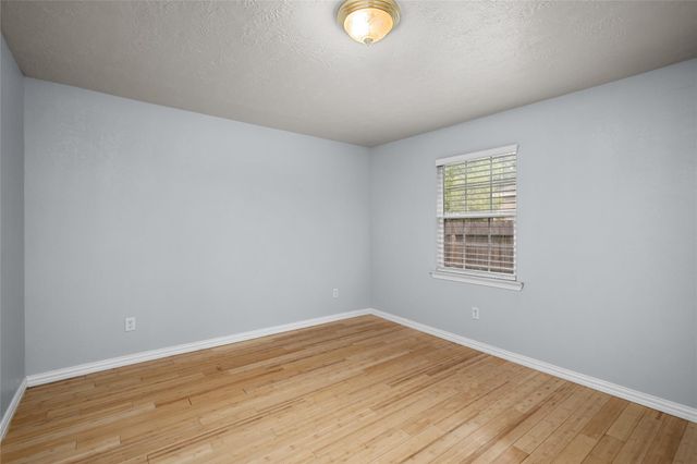 1011 E 39th Street, Houston, TX 77022