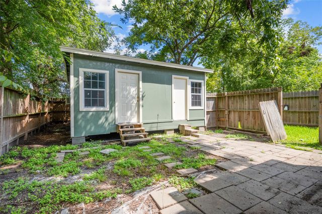 1011 E 39th Street, Houston, TX 77022