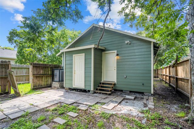 1011 E 39th Street, Houston, TX 77022