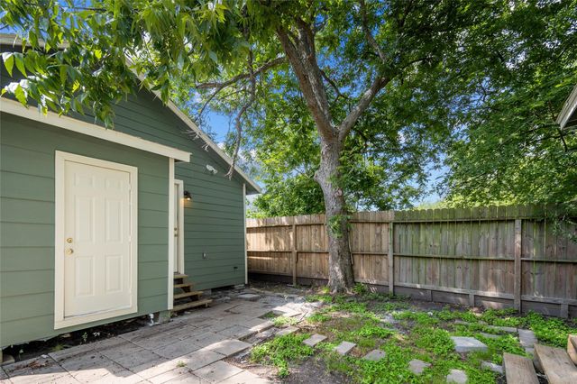 1011 E 39th Street, Houston, TX 77022