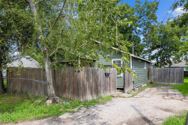 1011 E 39th Street, Houston, TX 77022