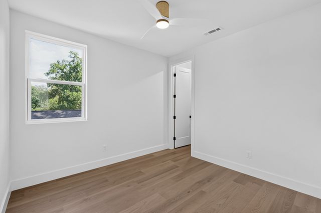 629A Claridge Dr, Nashville, TN 37214