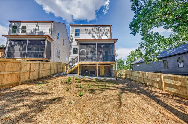 629A Claridge Dr, Nashville, TN 37214