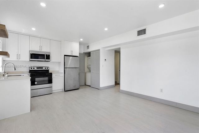 775 NW 96th St B, Miami, FL 33150