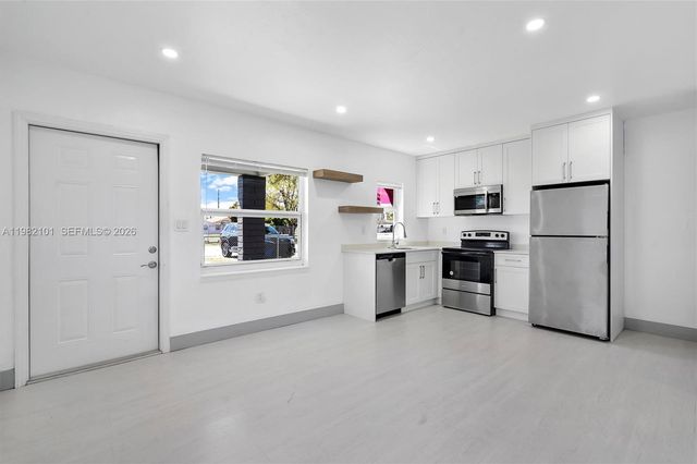 775 NW 96th St B, Miami, FL 33150