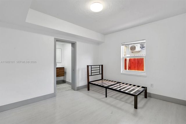 775 NW 96th St B, Miami, FL 33150