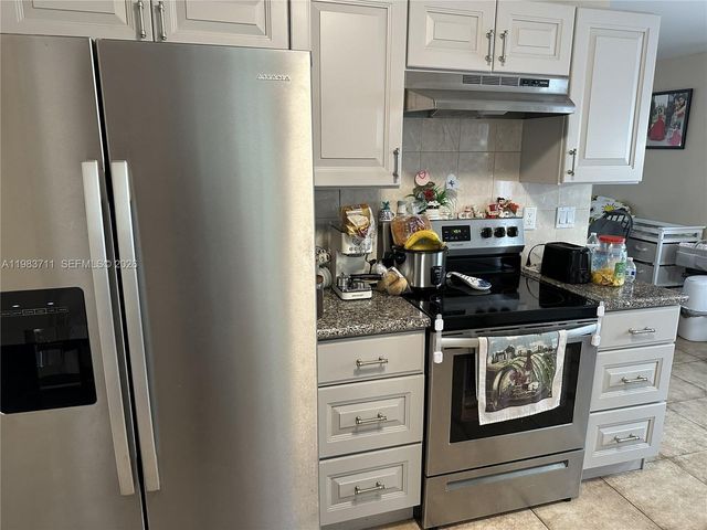 700 SW 28th Ter, Fort Lauderdale, FL 33312