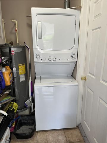 700 SW 28th Ter, Fort Lauderdale, FL 33312