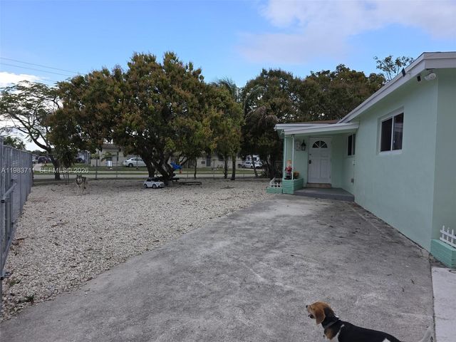 700 SW 28th Ter, Fort Lauderdale, FL 33312