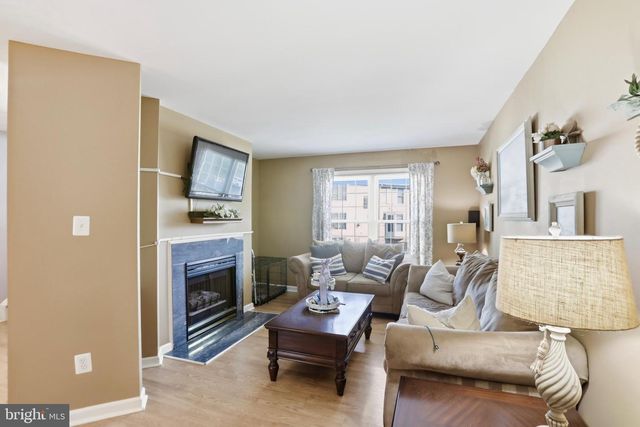 740 HETZEL TER SE, Leesburg, VA 20175