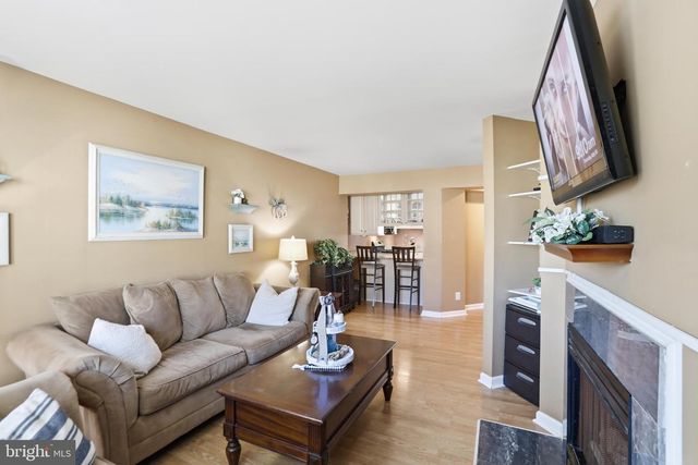 740 HETZEL TER SE, Leesburg, VA 20175