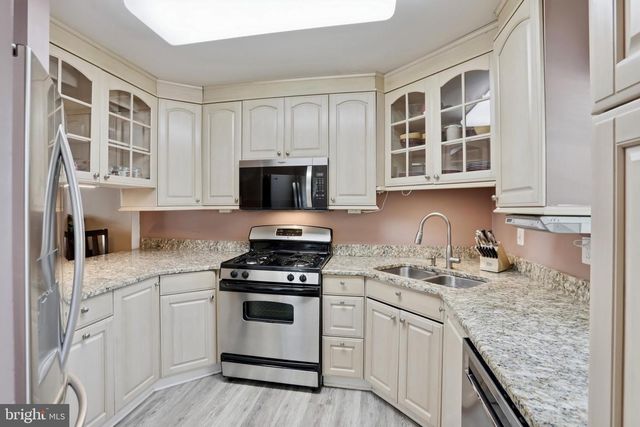 740 HETZEL TER SE, Leesburg, VA 20175
