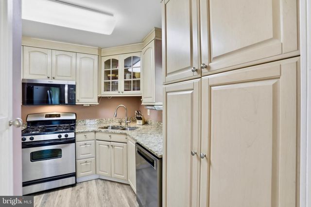 740 HETZEL TER SE, Leesburg, VA 20175