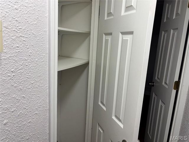 939 Green Mount Lane, Belleville, IL 62220