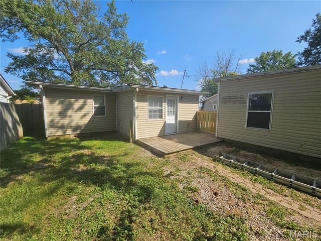 939 Green Mount Lane, Belleville, IL 62220