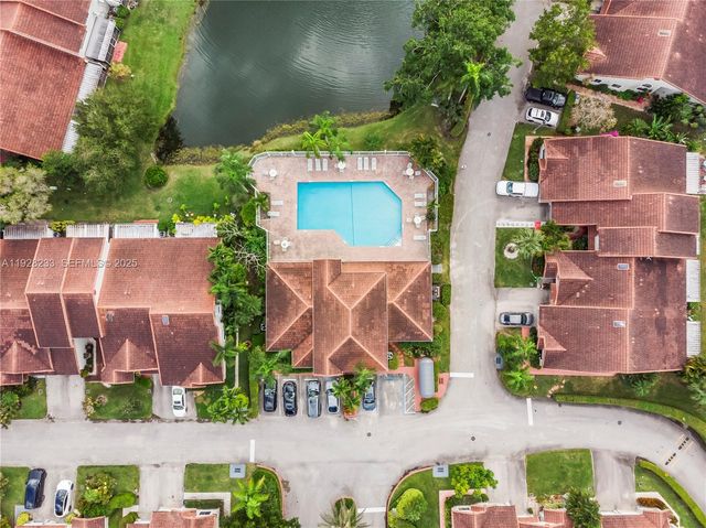 7464 S Pinewalk Dr S 81-18, Margate, FL 33063