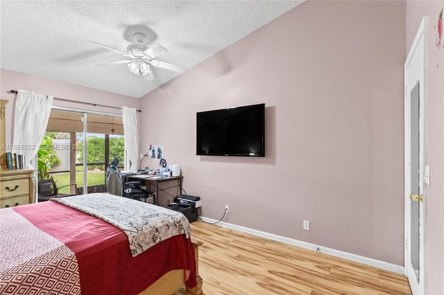 7464 S Pinewalk Dr S 81-18, Margate, FL 33063