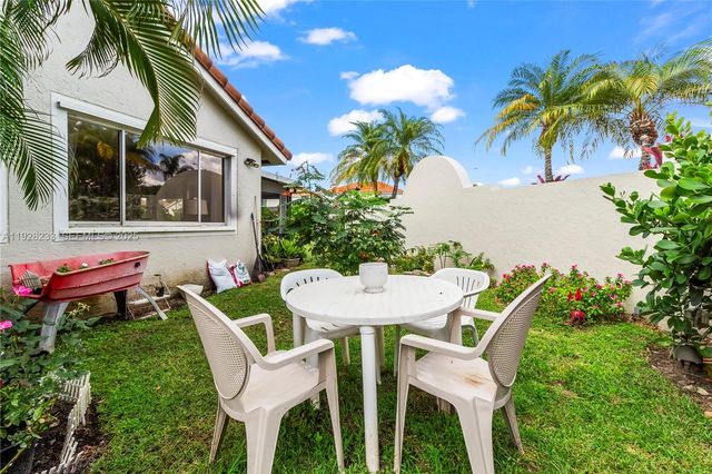 7464 S Pinewalk Dr S 81-18, Margate, FL 33063