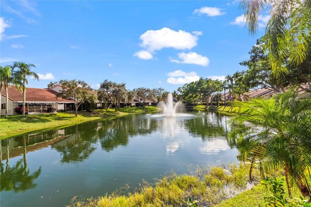 7464 S Pinewalk Dr S 81-18, Margate, FL 33063