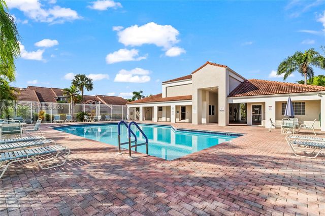 7464 S Pinewalk Dr S 81-18, Margate, FL 33063