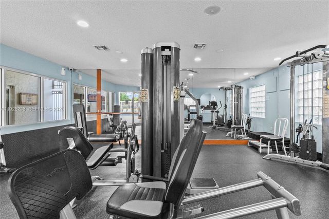 7464 S Pinewalk Dr S 81-18, Margate, FL 33063