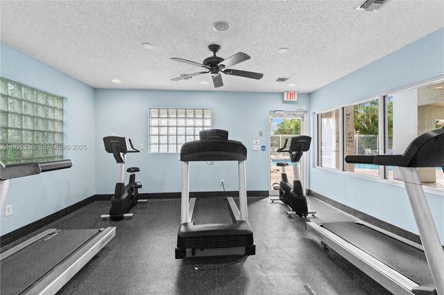 7464 S Pinewalk Dr S 81-18, Margate, FL 33063