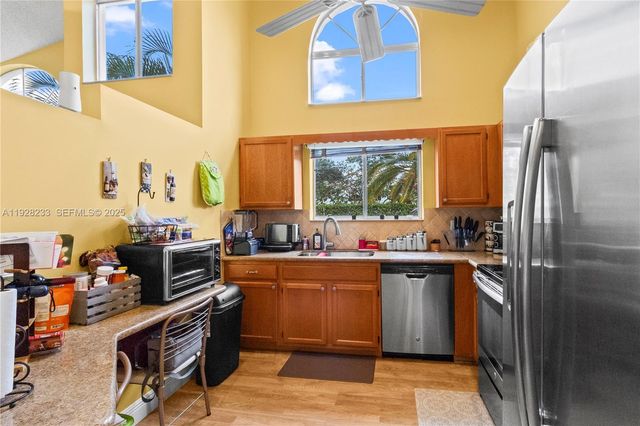 7464 S Pinewalk Dr S 81-18, Margate, FL 33063