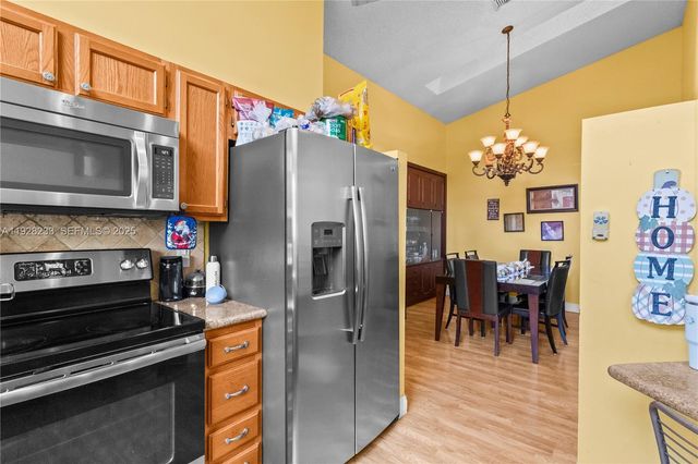 7464 S Pinewalk Dr S 81-18, Margate, FL 33063