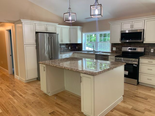 407 South Road, Templeton, MA 01468