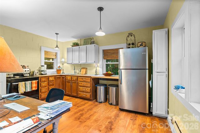 1087 N Turkey Creek Road, Leicester, NC 28748