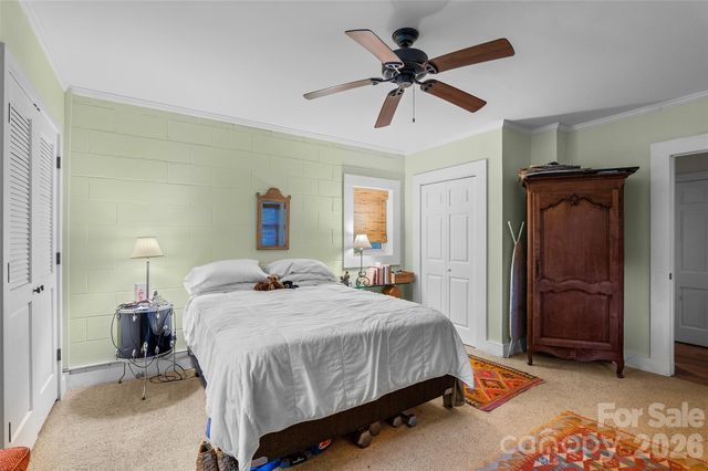 1087 N Turkey Creek Road, Leicester, NC 28748