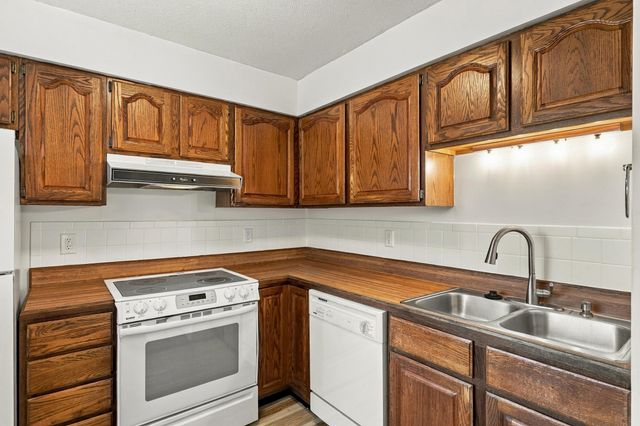 104 E GREEN MEADOWS RD 22, Columbia, MO 65203