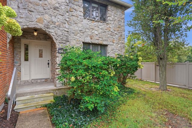 104 E GREEN MEADOWS RD 22, Columbia, MO 65203