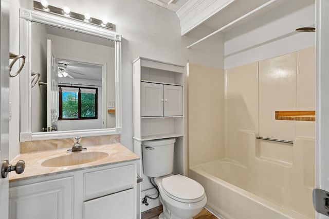 104 E GREEN MEADOWS RD 22, Columbia, MO 65203